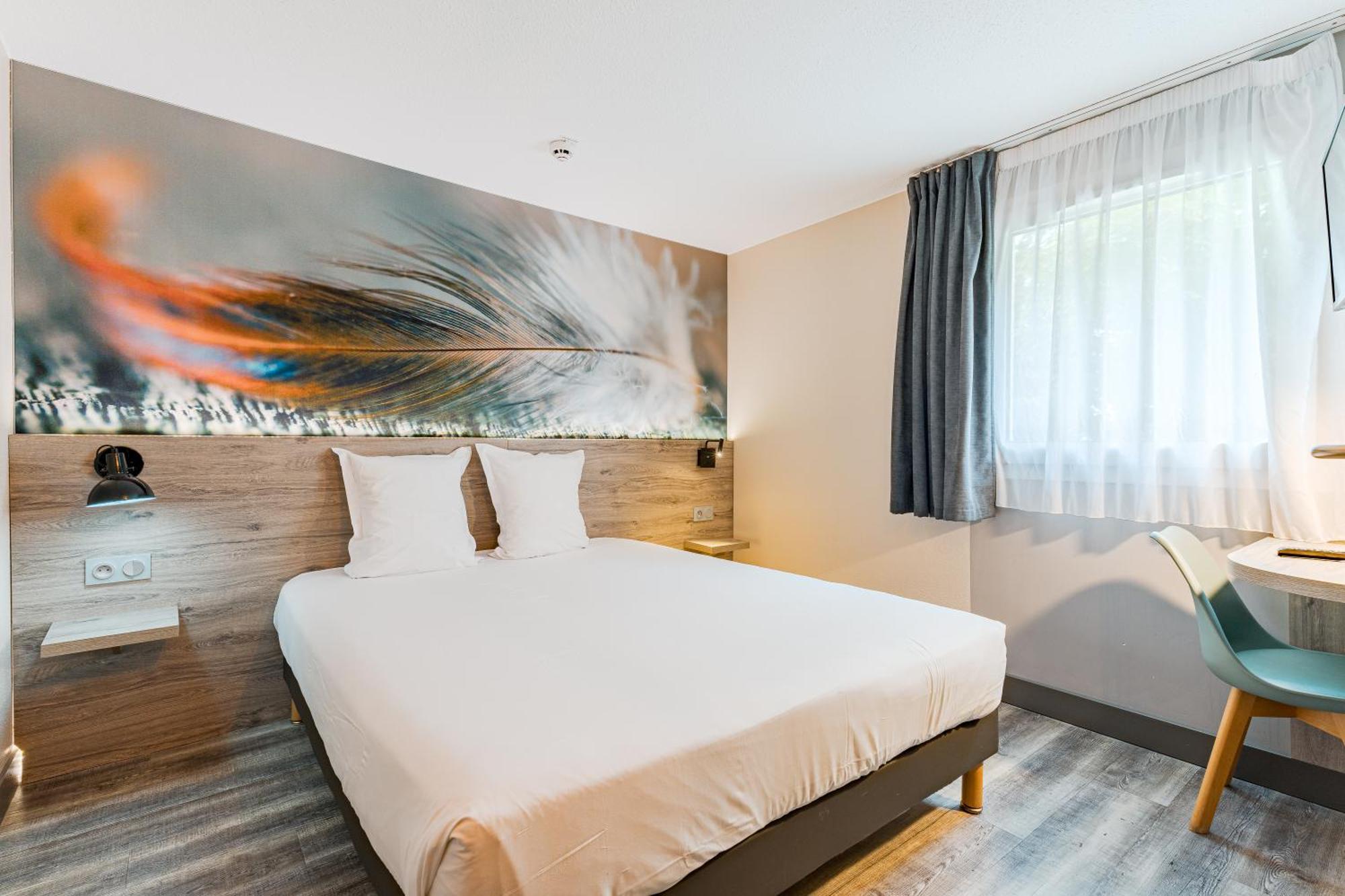 Kyriad Direct Tours Sud - Chambray Les Tours Екстер'єр фото
